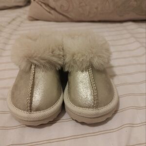 Toddler faux fur lined slip ons.